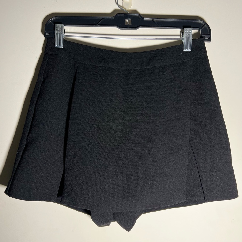 Y2K BCBGeneration Mini Skort 
Size: 2 / Small